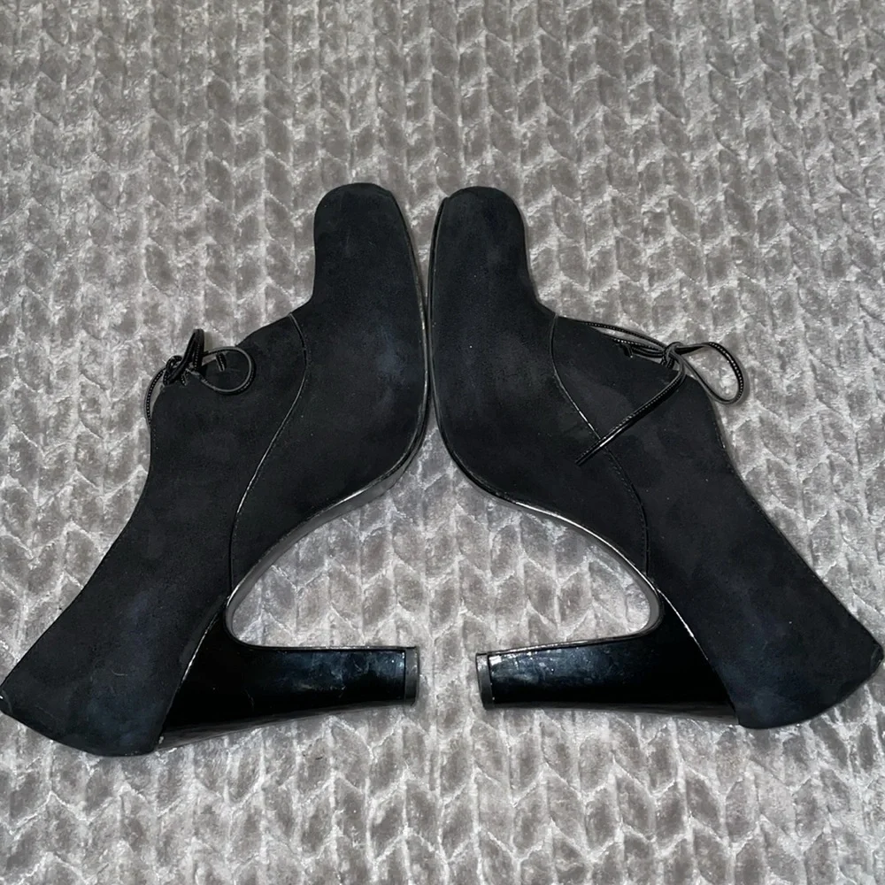 Nine West Black‎ Heels with Peek A Boo Bow Ties.  Size 9.